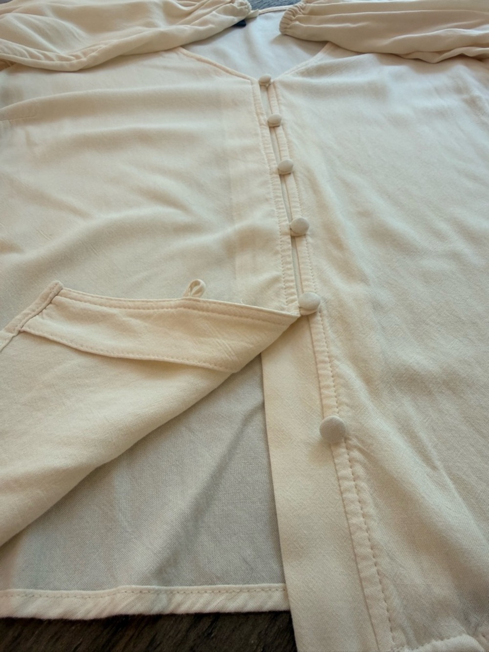Universal Thread Cream Ruffle V Neck Button Front Blouse Size L - Picture 11 of 11
